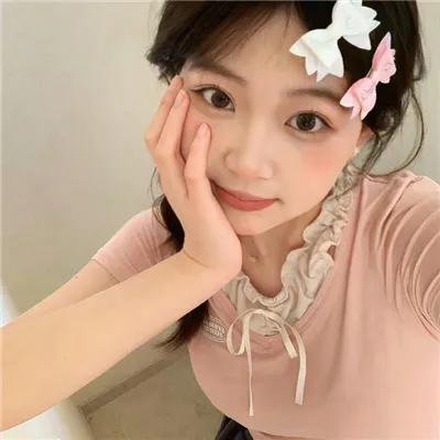 腰间持枪